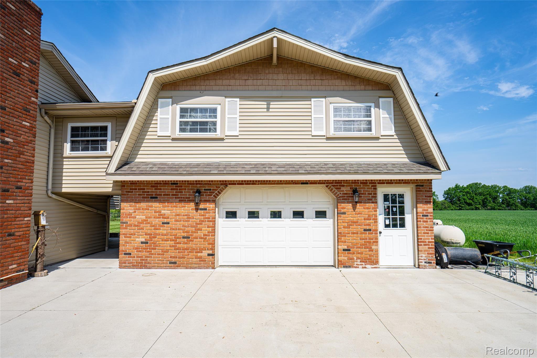 13133 Hull Road Monroe, MI 48161 - Photo 4 of 42 hull garage pic.jpg