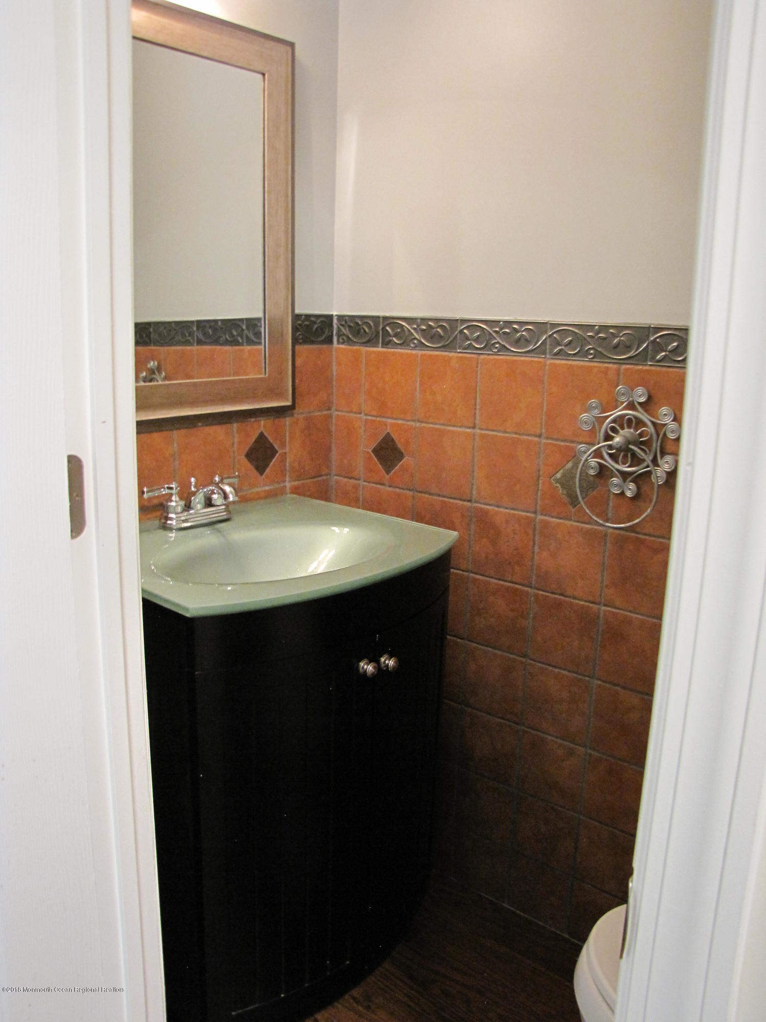 6 Hastings Road Marlboro, NJ 07746 - Photo 19 of 38 Powder Room