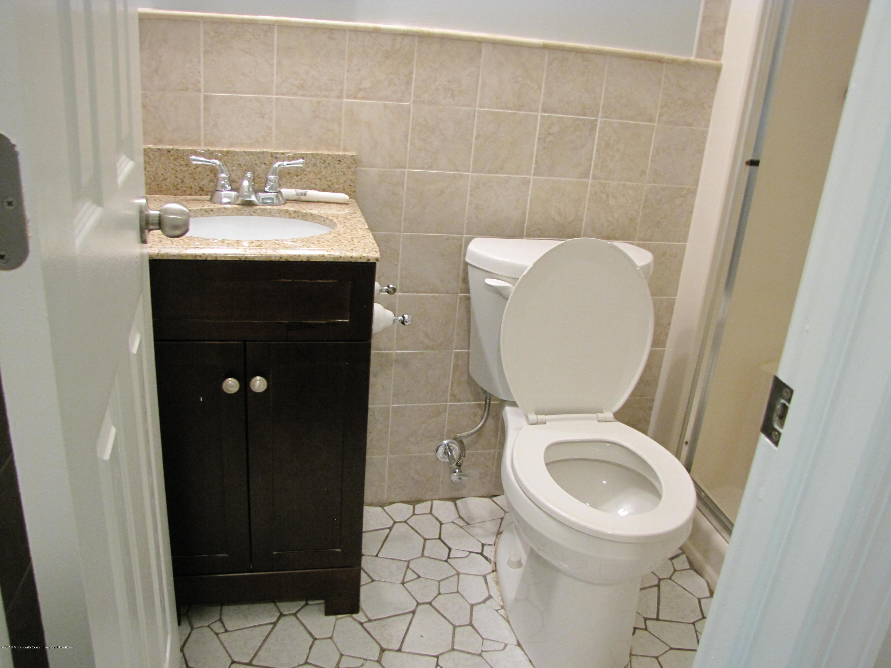 6 Hastings Road Marlboro, NJ 07746 - Photo 24 of 38 024