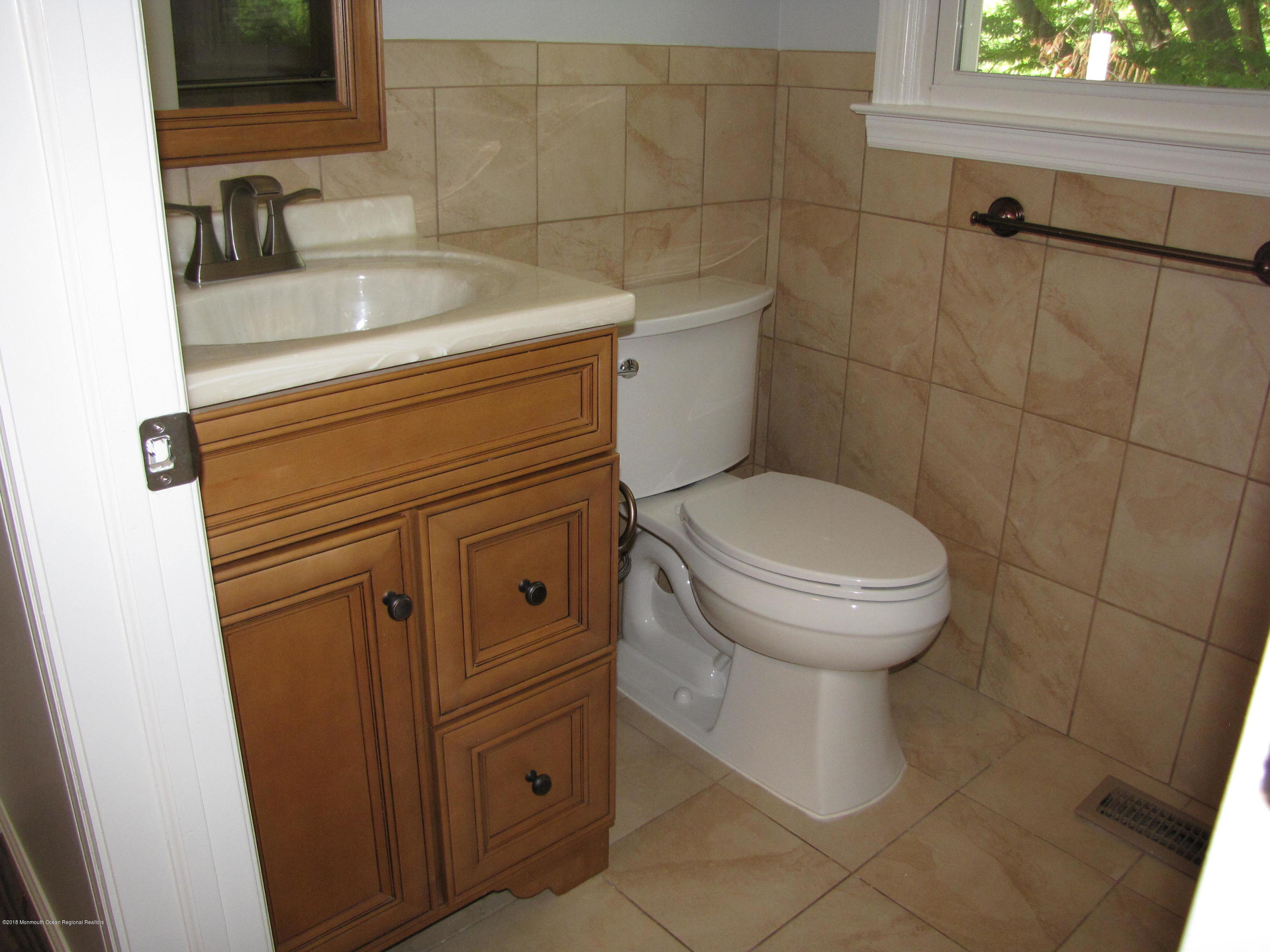 6 Hastings Road Marlboro, NJ 07746 - Photo 32 of 38 Main Bath
