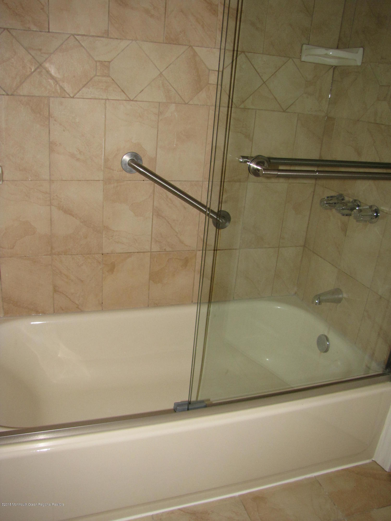 6 Hastings Road Marlboro, NJ 07746 - Photo 33 of 38 054