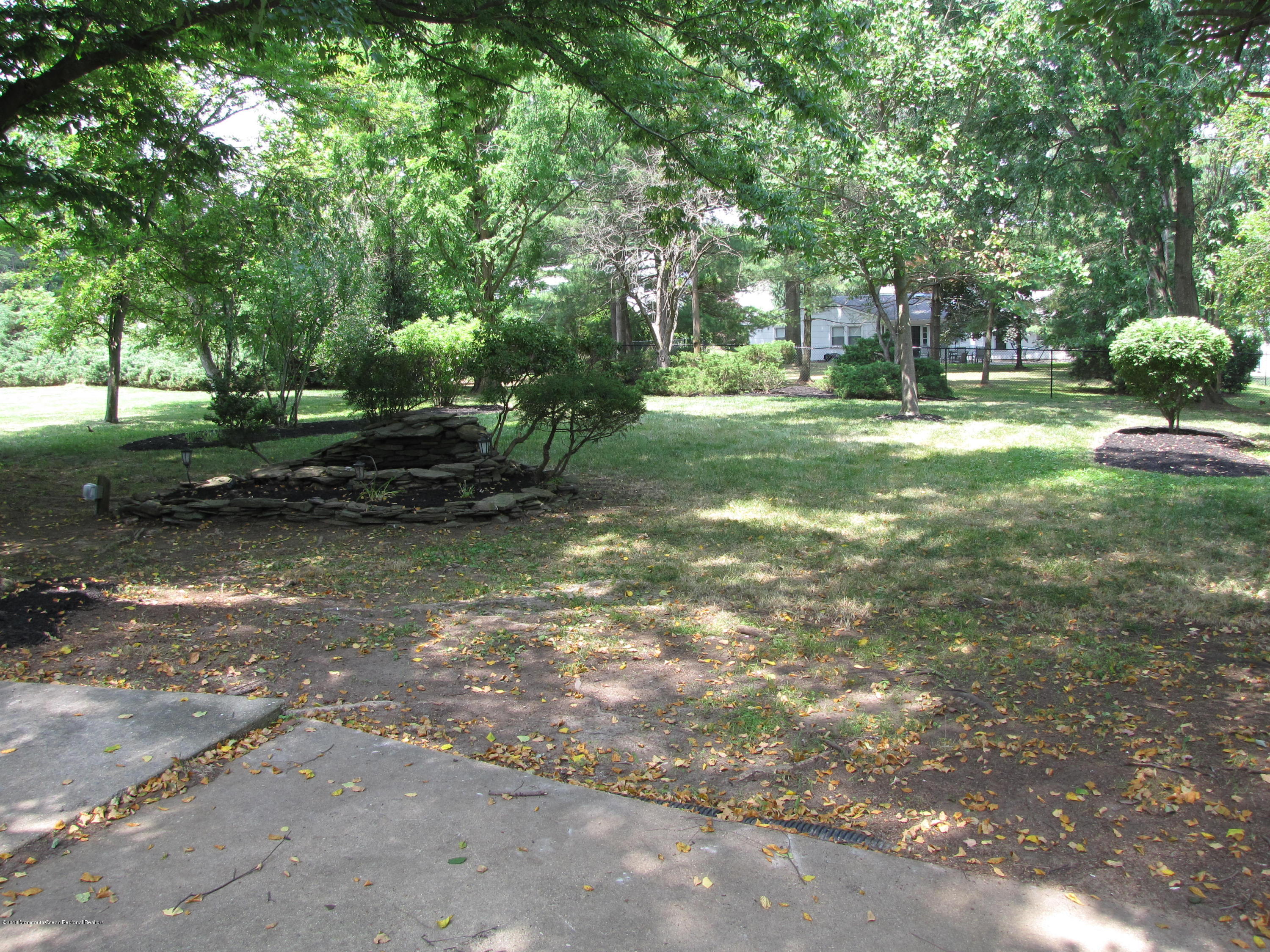 6 Hastings Road Marlboro, NJ 07746 - Photo 37 of 38 073