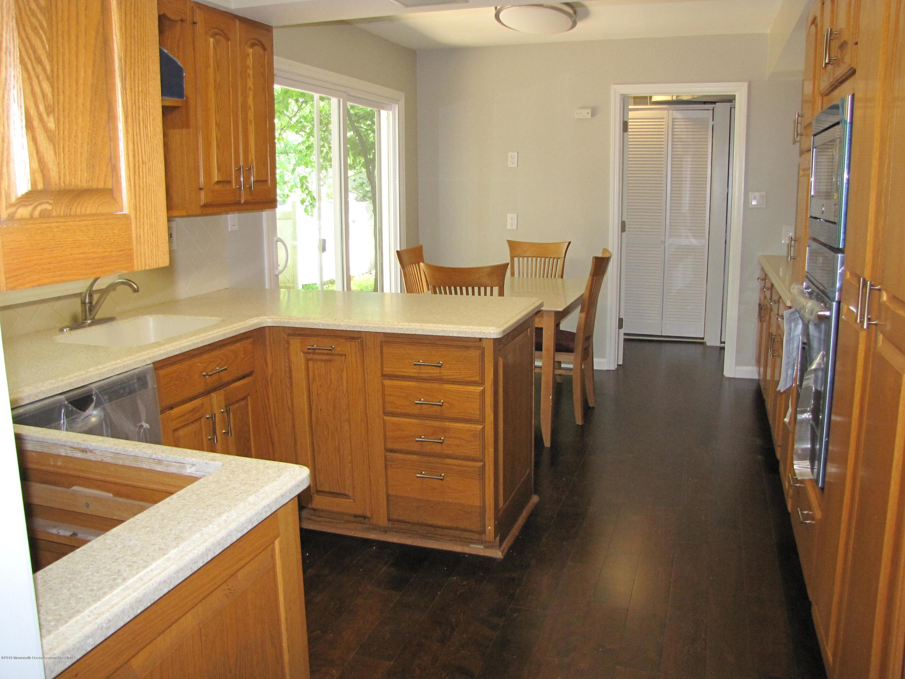 6 Hastings Road Marlboro, NJ 07746 - Photo 9 of 38 026