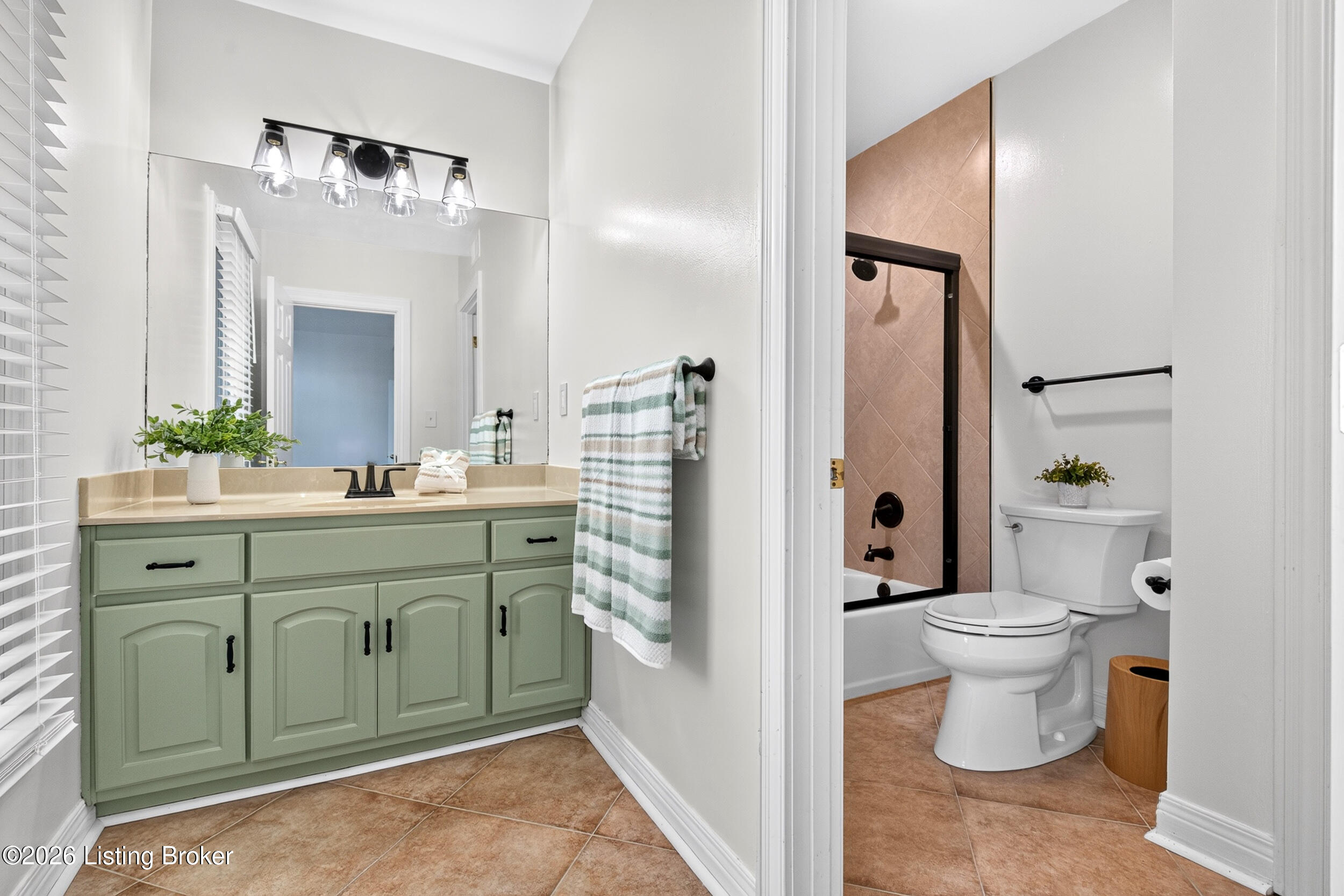7709 Cedar Ridge Court Prospect, KY 40059 - Photo 52 of 94 Ensuite Guest Bathroom