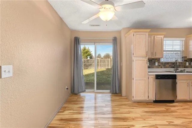 $200,000 | 722 Southeast 13 Street, Lee's Summit, MO 64081