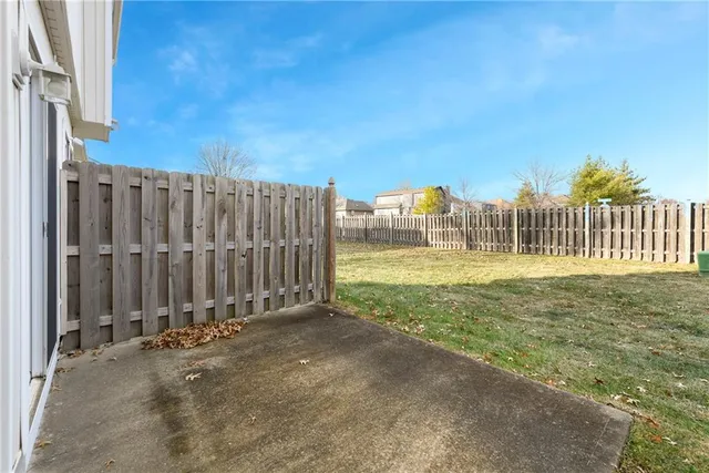 $200,000 | 722 Southeast 13 Street, Lee's Summit, MO 64081