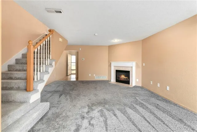 $200,000 | 722 Southeast 13 Street, Lee's Summit, MO 64081