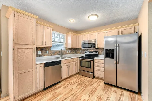 $200,000 | 722 Southeast 13 Street, Lee's Summit, MO 64081