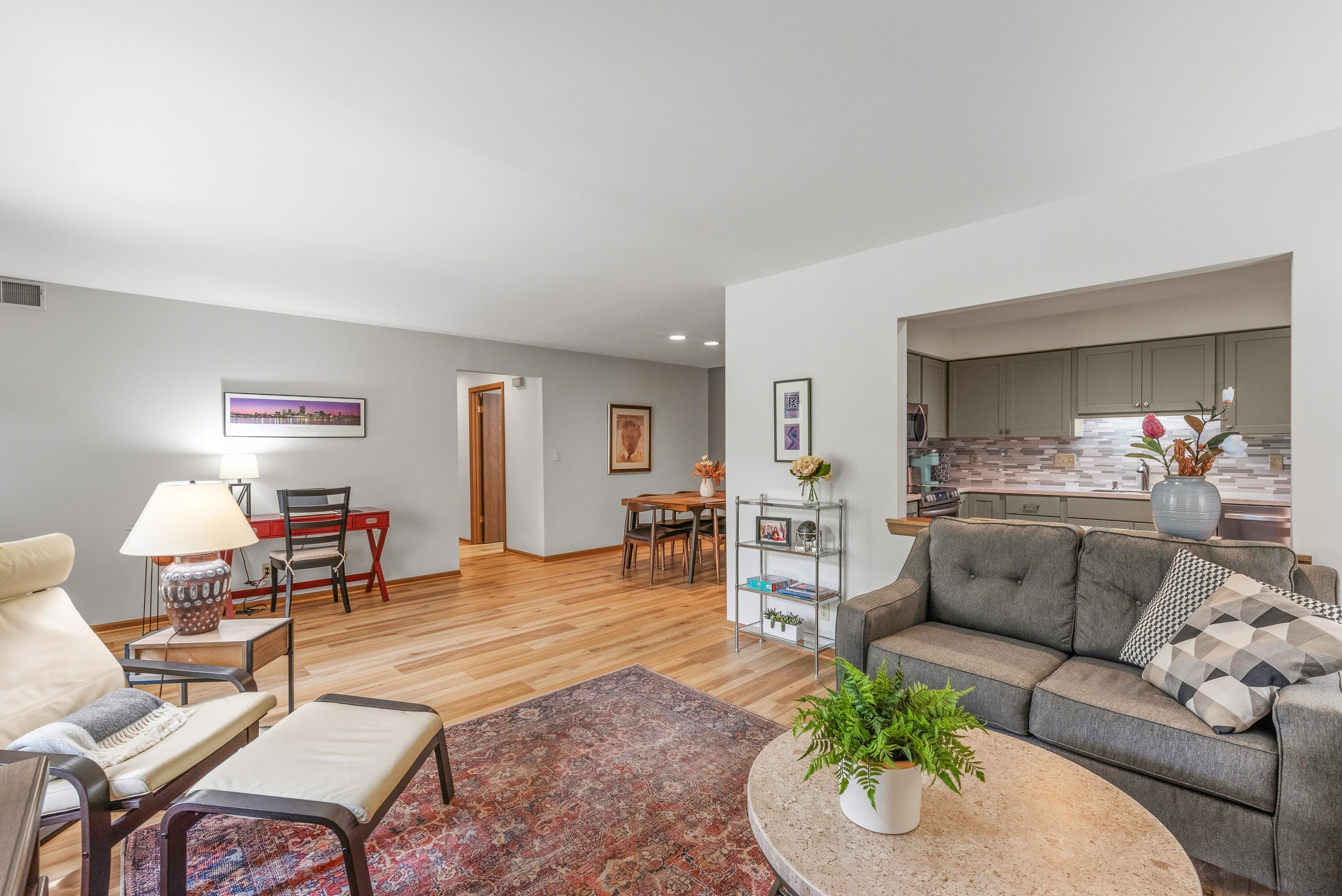 3733 West Loomis Road Greenfield, WI 53221 - Photo 6 of 30 Living Room