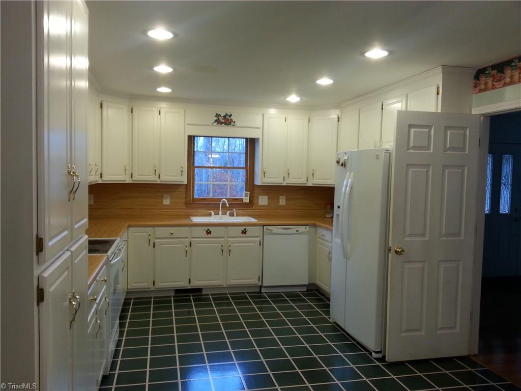 820 Barnes Road Eden, NC 27288 - Photo 7 of 12 Gallery Image 7