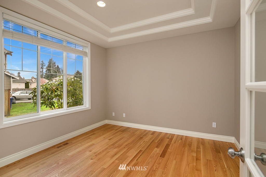 2008 Elma Place Northeast Renton, WA 98059 - Photo 12 of 19