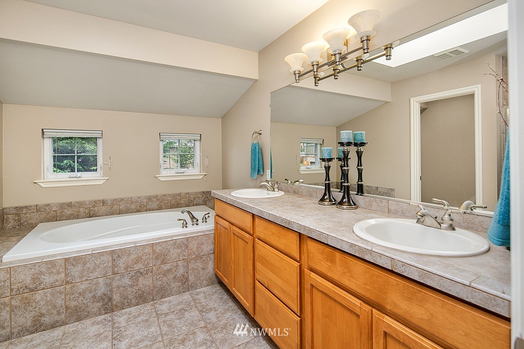 2008 Elma Place Northeast Renton, WA 98059 - Photo 14 of 19