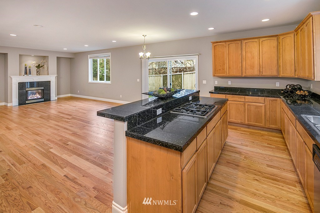 2008 Elma Place Northeast Renton, WA 98059 - Photo 5 of 19
