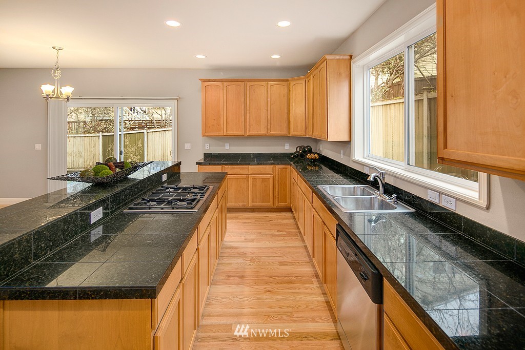 2008 Elma Place Northeast Renton, WA 98059 - Photo 6 of 19