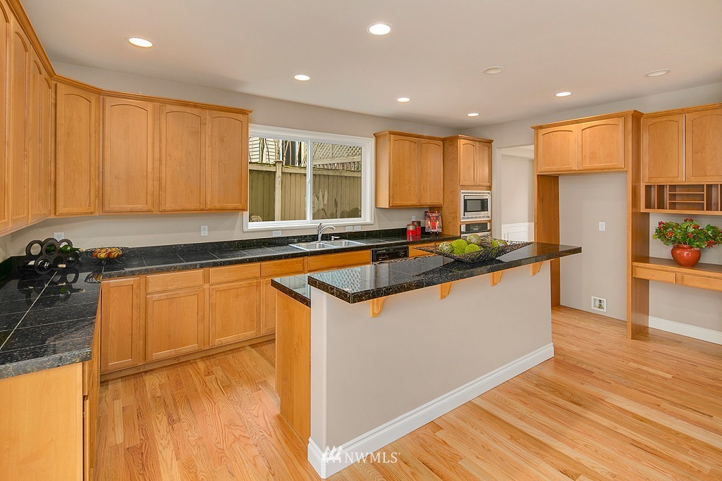 2008 Elma Place Northeast Renton, WA 98059 - Photo 8 of 19