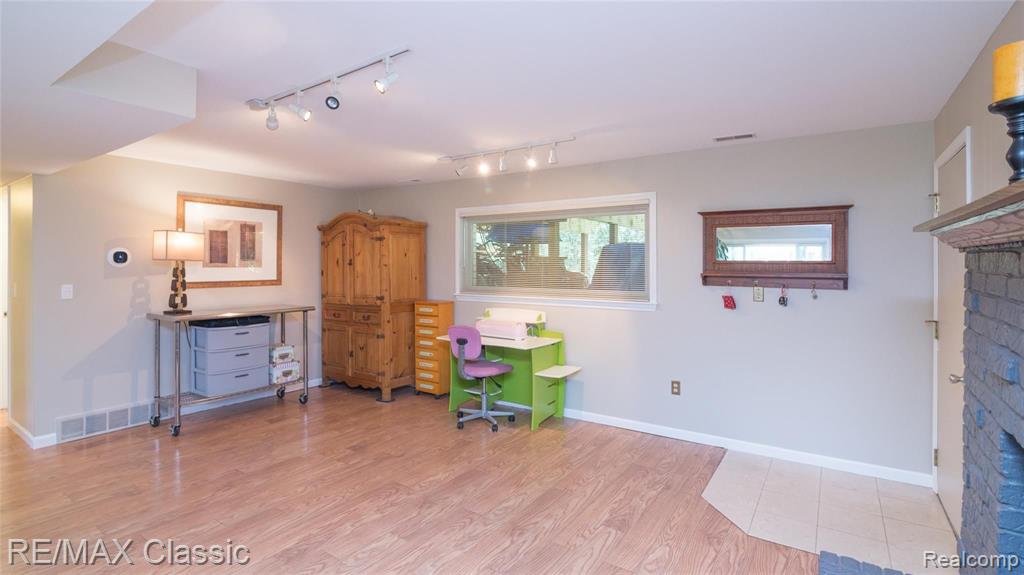 24712 Springbrook Drive Farmington, MI 48336 - Photo 43 of 46