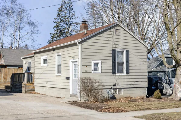 a view of a house with a yard and garage