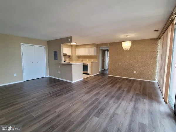 $2,300 | 8 South Van Dorn Street, Unit 401, Alexandria, VA 22304