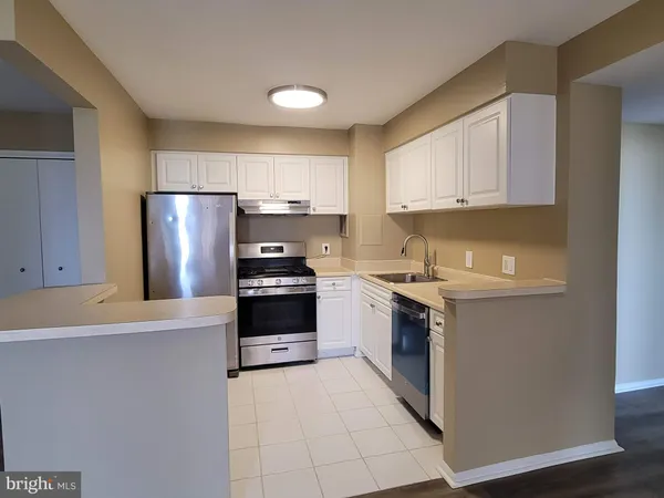 $2,300 | 8 South Van Dorn Street, Unit 401, Alexandria, VA 22304