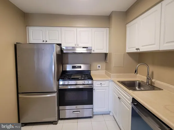 $2,300 | 8 South Van Dorn Street, Unit 401, Alexandria, VA 22304