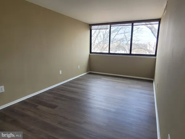 $2,300 | 8 South Van Dorn Street, Unit 401, Alexandria, VA 22304