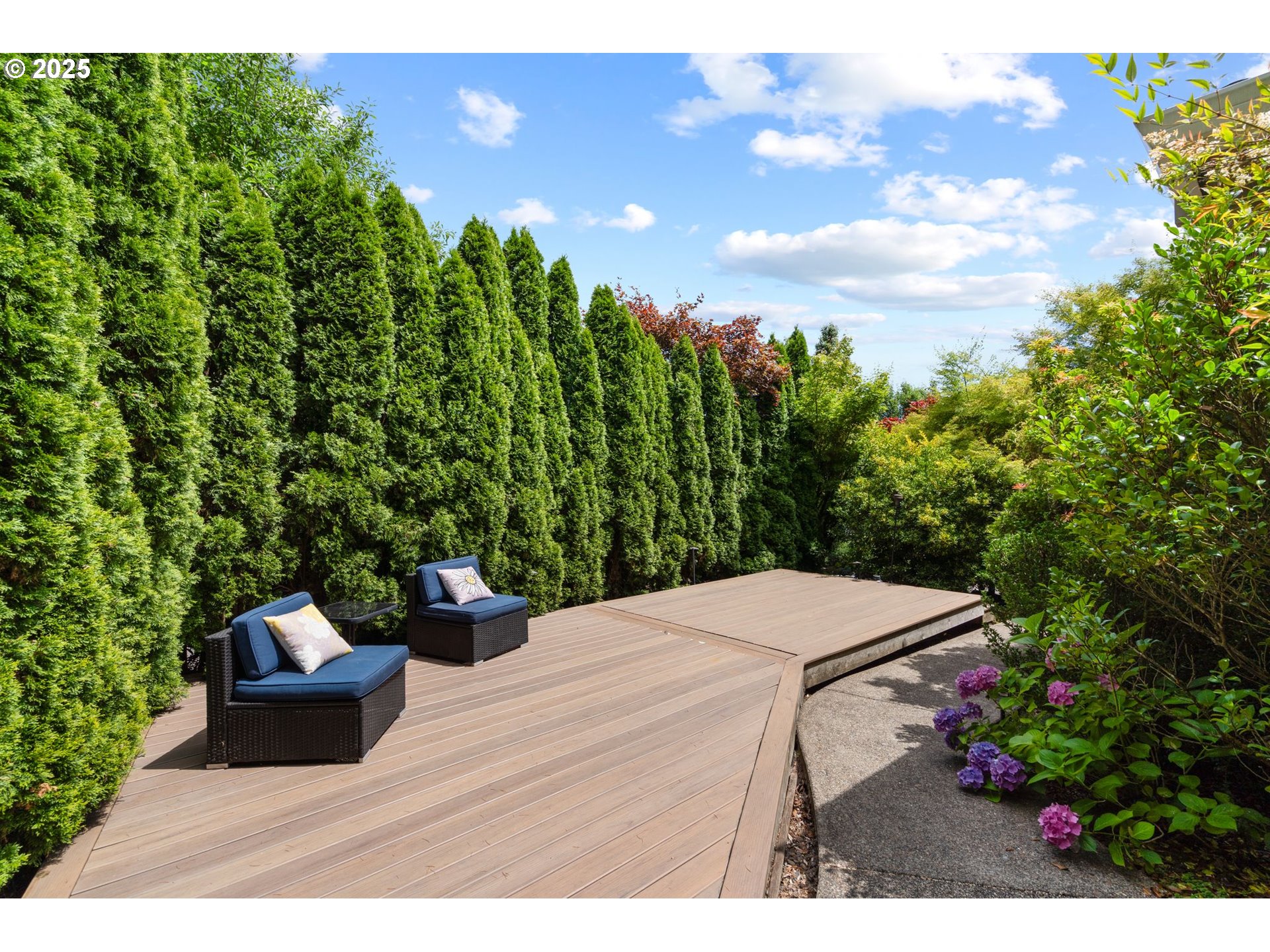1925 Hall Street West Linn, OR 97068 - Photo 20 of 28 a view of a backyard with sitting area
