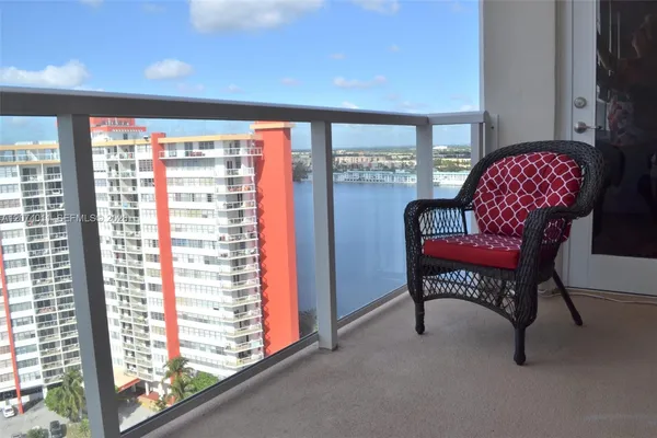 $1,800 | 1351 Northeast Miami Gardens Drive, Unit PH3E, Miami, FL 33179