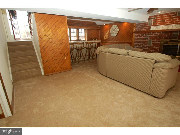 2215 Weir Road Aston, PA 19014 - Photo 14 of 25 Family Room