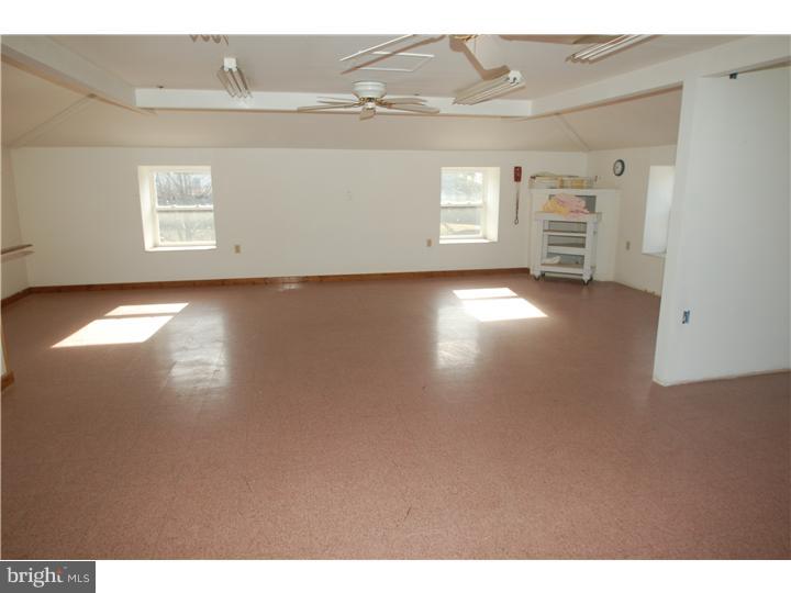 2215 Weir Road Aston, PA 19014 - Photo 22 of 25 Garage