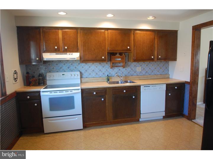 2215 Weir Road Aston, PA 19014 - Photo 5 of 25 Kitchen