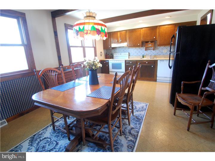 2215 Weir Road Aston, PA 19014 - Photo 6 of 25 Kitchen