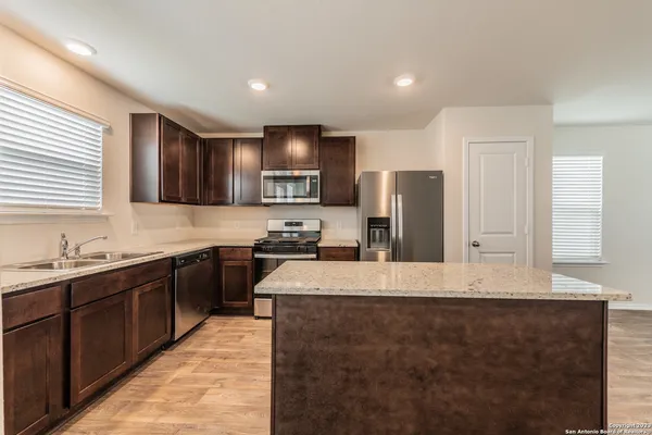 $1,745 | 1006 Western Whipbird, San Antonio, TX 78253