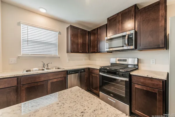 $1,745 | 1006 Western Whipbird, San Antonio, TX 78253