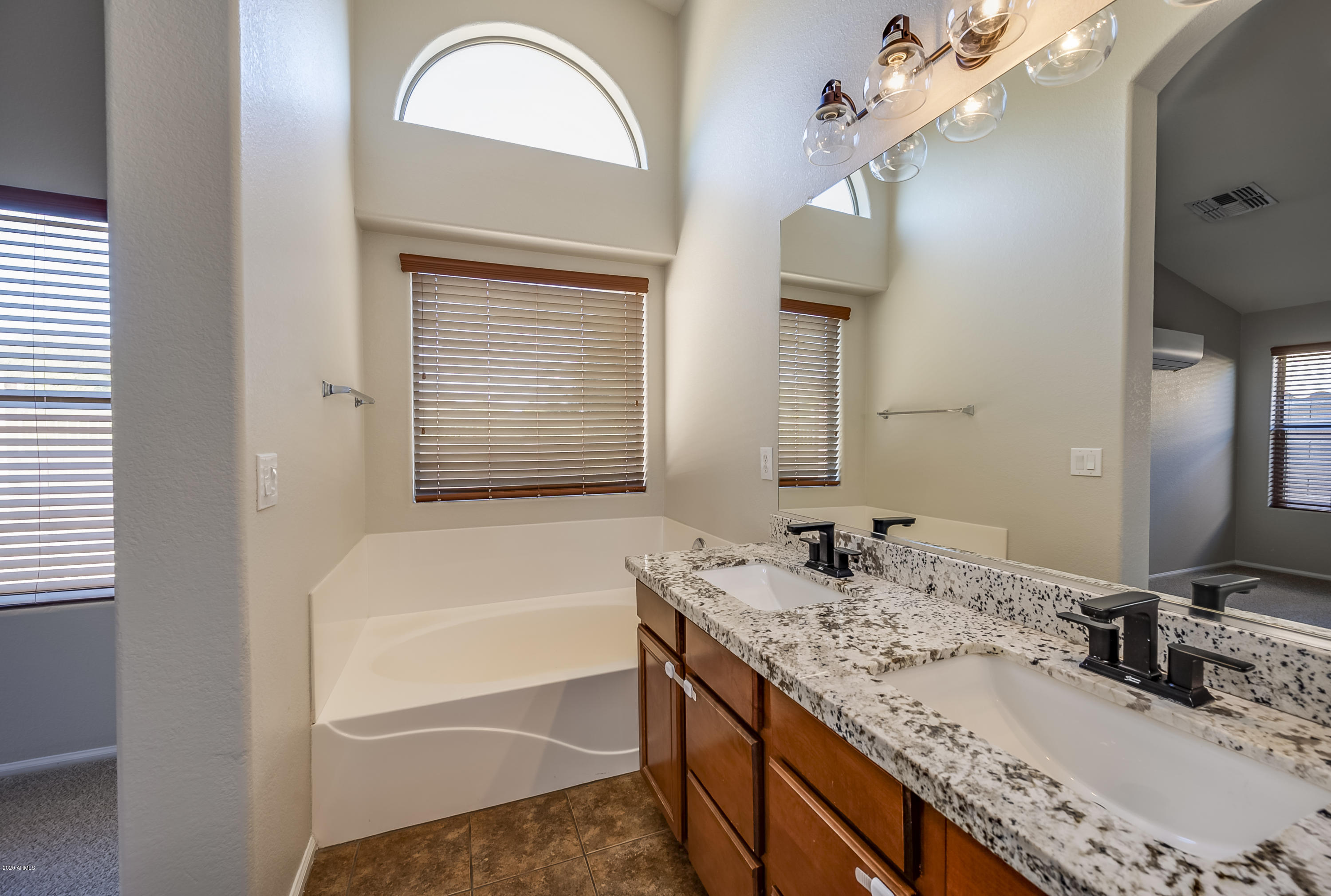 28627 North Nobel Road Phoenix, AZ 85085 - Photo 16 of 30 DSC_7459bvo
