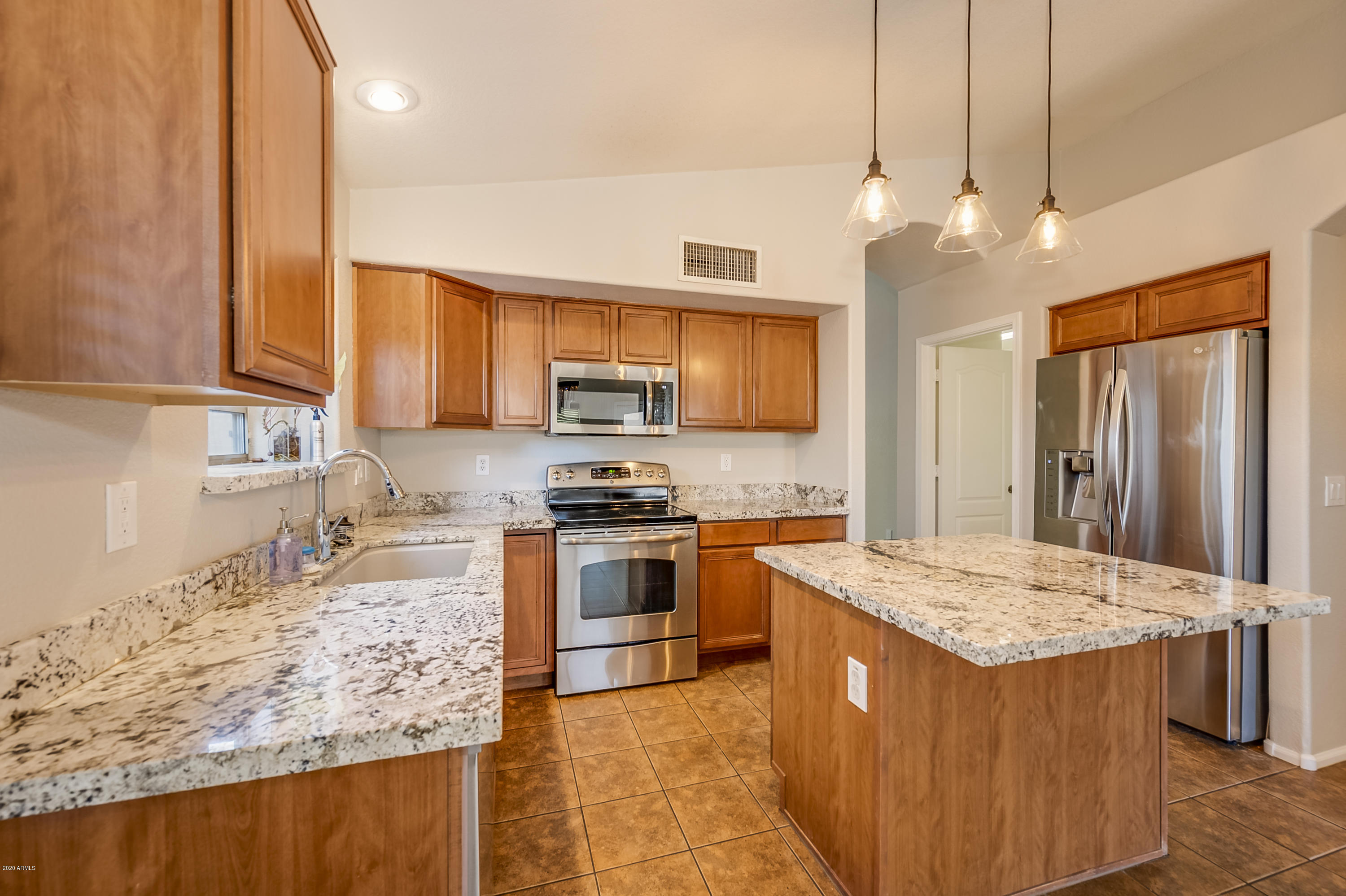 28627 North Nobel Road Phoenix, AZ 85085 - Photo 3 of 30 DSC_7509bvo