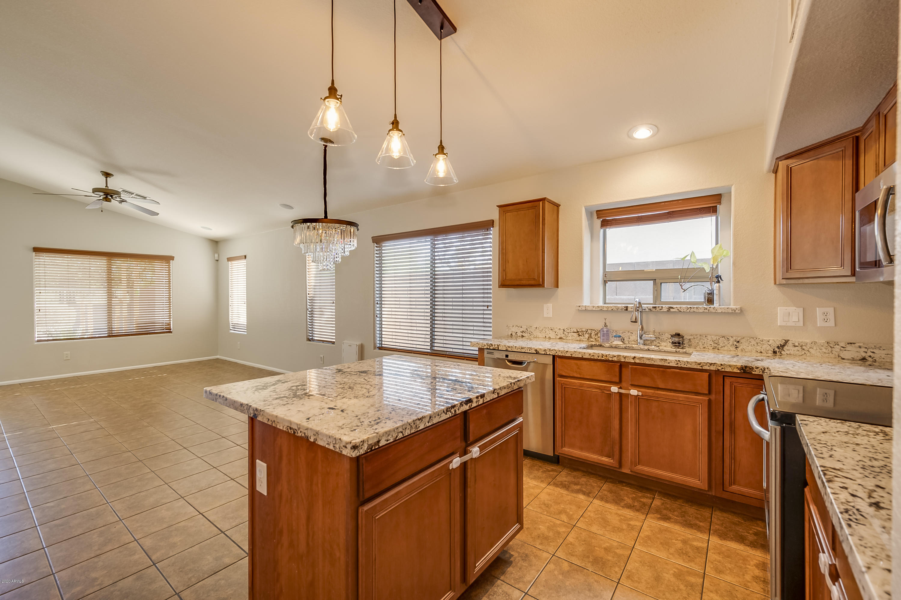 28627 North Nobel Road Phoenix, AZ 85085 - Photo 4 of 30 DSC_7514bvo