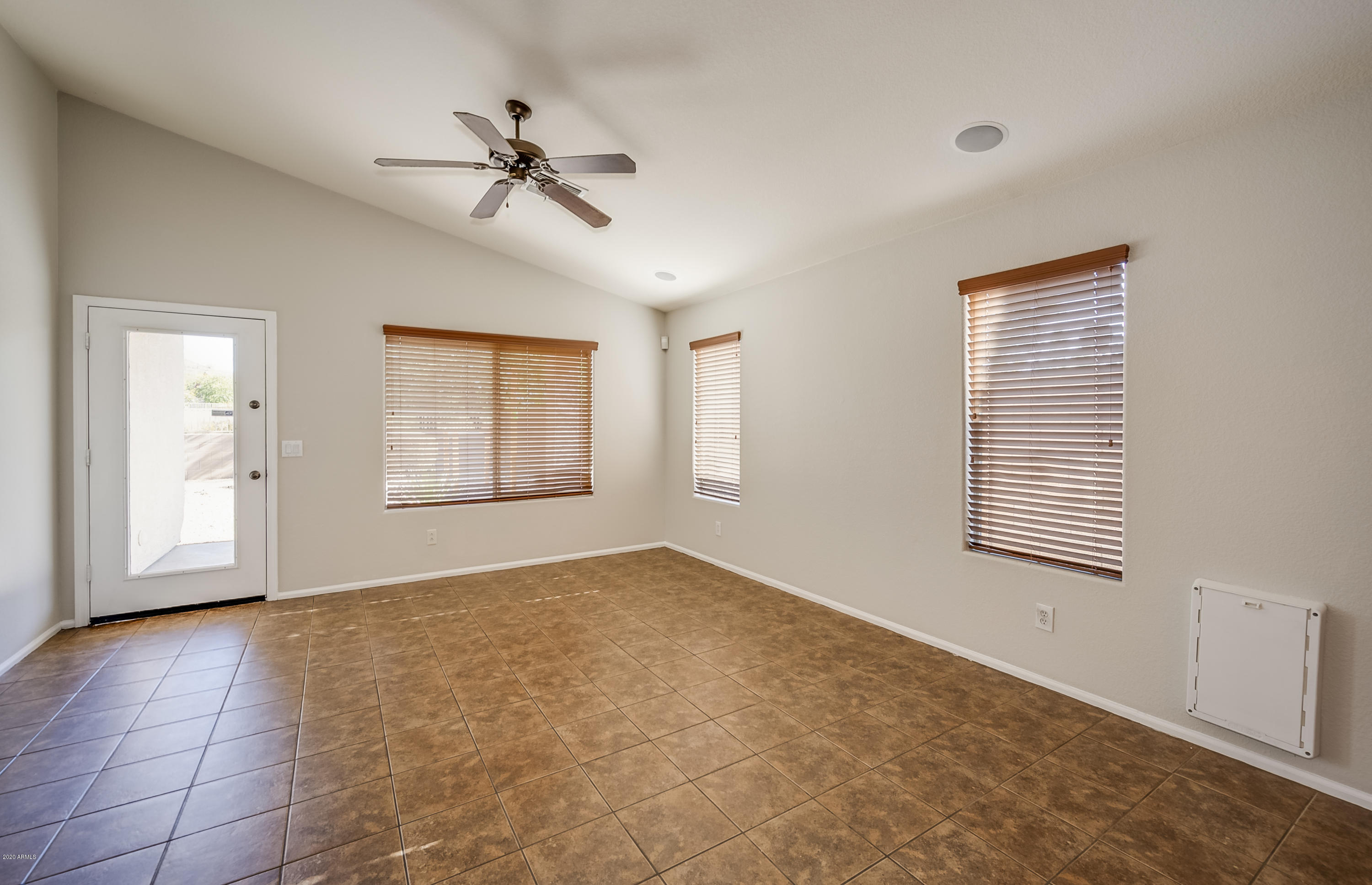 28627 North Nobel Road Phoenix, AZ 85085 - Photo 9 of 30 DSC_7524bvo