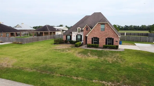 $379,900 | 14870 Lisa Lane, Beaumont, TX 77713