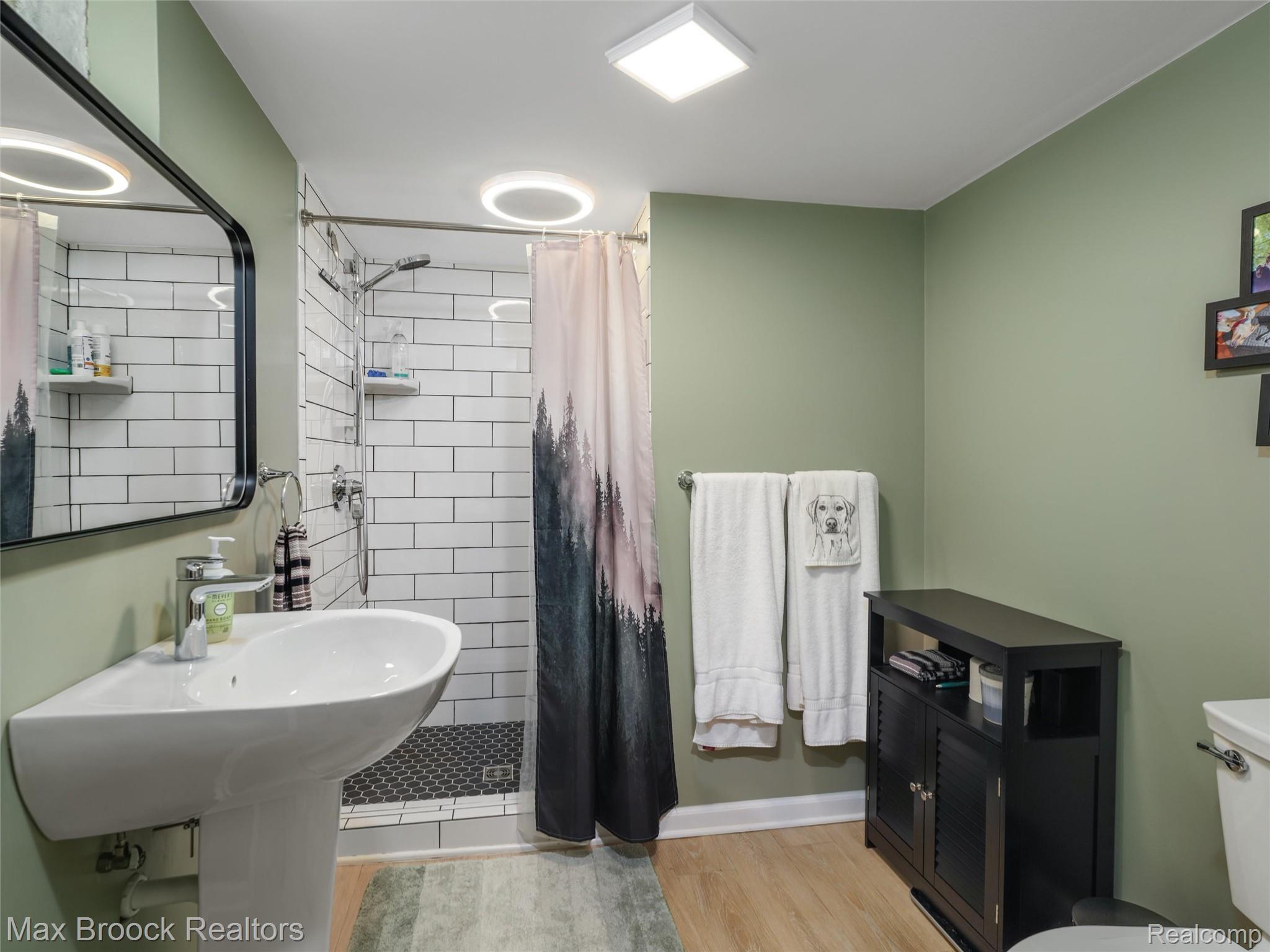 1201 Cole Street Birmingham, MI 48009 - Photo 26 of 35 Full basement bathroom