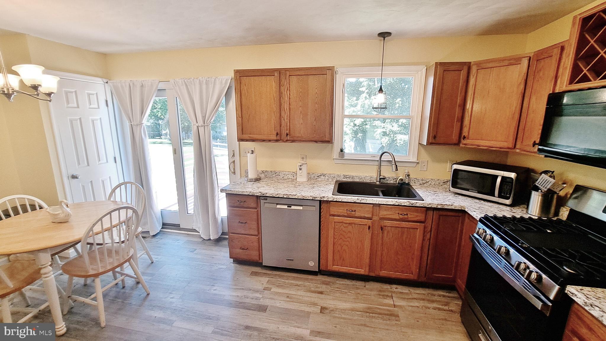 451 Clover Lane Hanover, PA 17331 - Photo 15 of 74 Kitchen