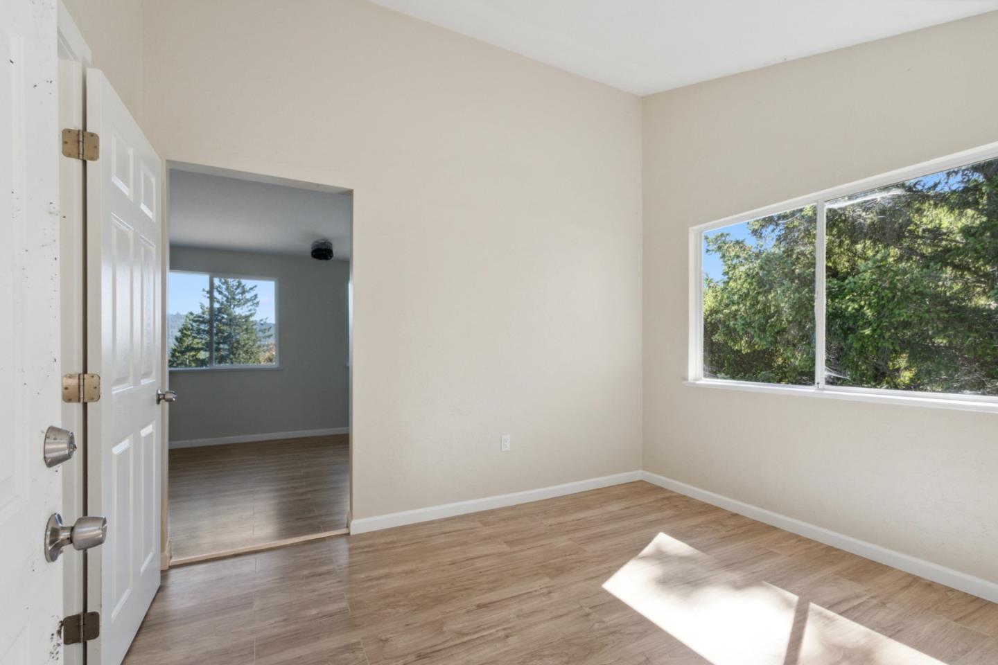 520 Laguna Creek Road Los Gatos, CA 95033 - Photo 25 of 75 an empty room with windows and closet