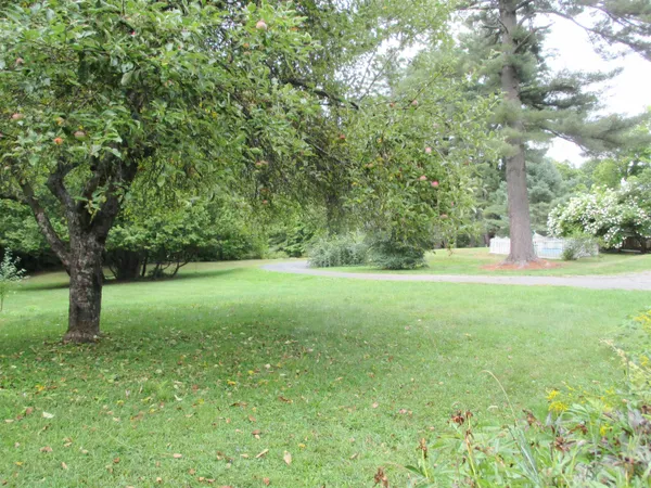 $1,500 | 38 Berkley Street, Unit B, Bethlehem, NH 03574