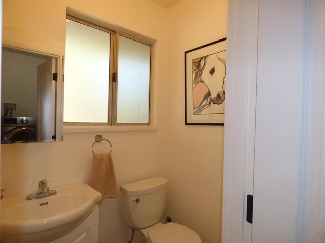 654 Naue Way O'Brien, OR 97534 - Photo 22 of 27 Half bath located off of mud room/laundr