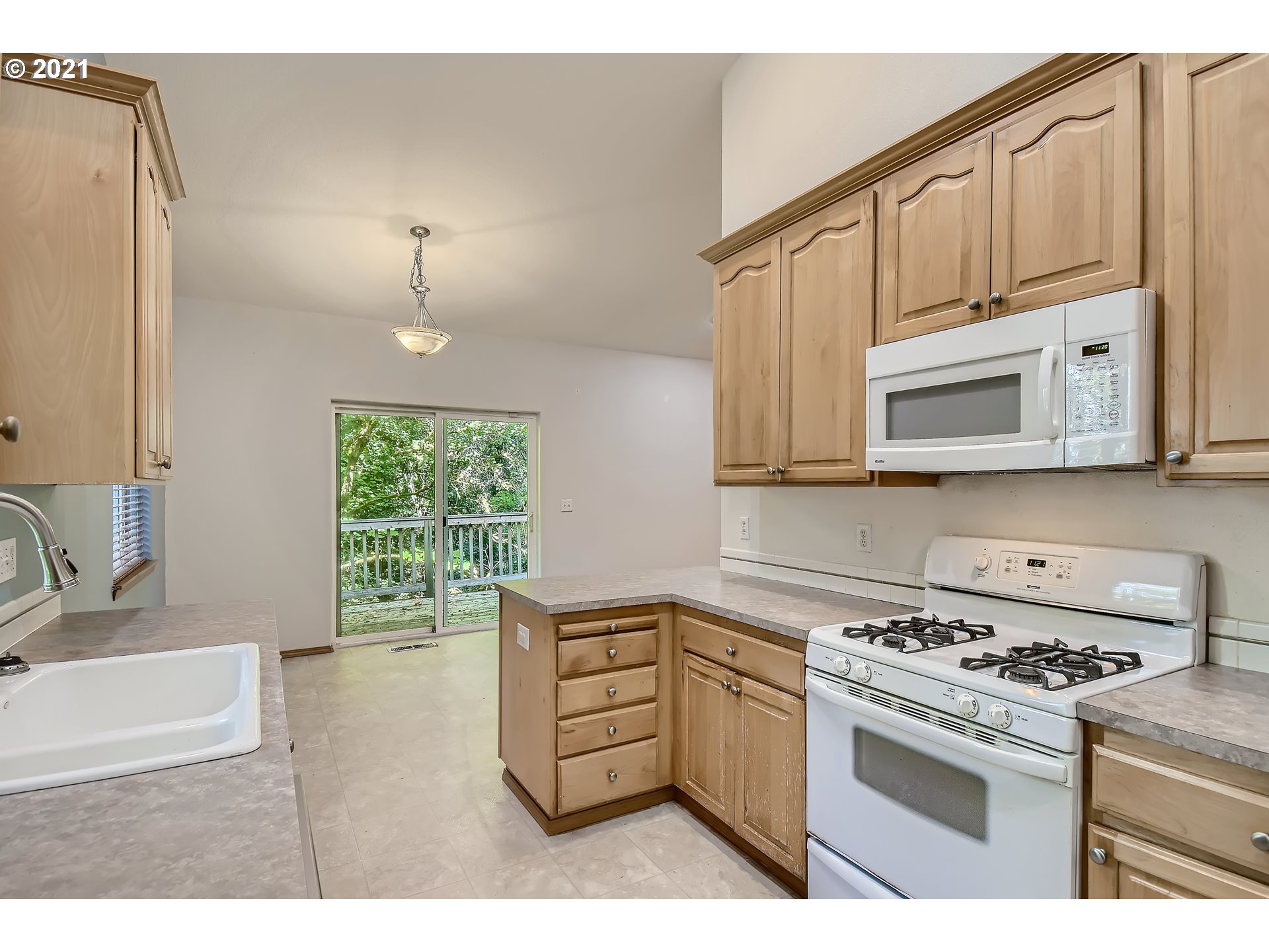6105 Southwest Lesser Way Portland, OR 97219 - Photo 13 of 32 Gallery Image 13
