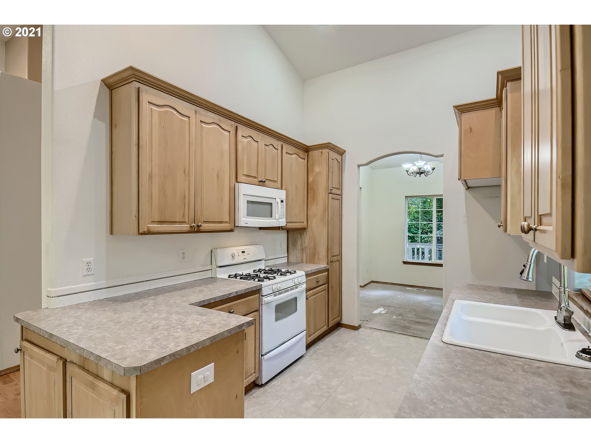 6105 Southwest Lesser Way Portland, OR 97219 - Photo 14 of 32 Gallery Image 14