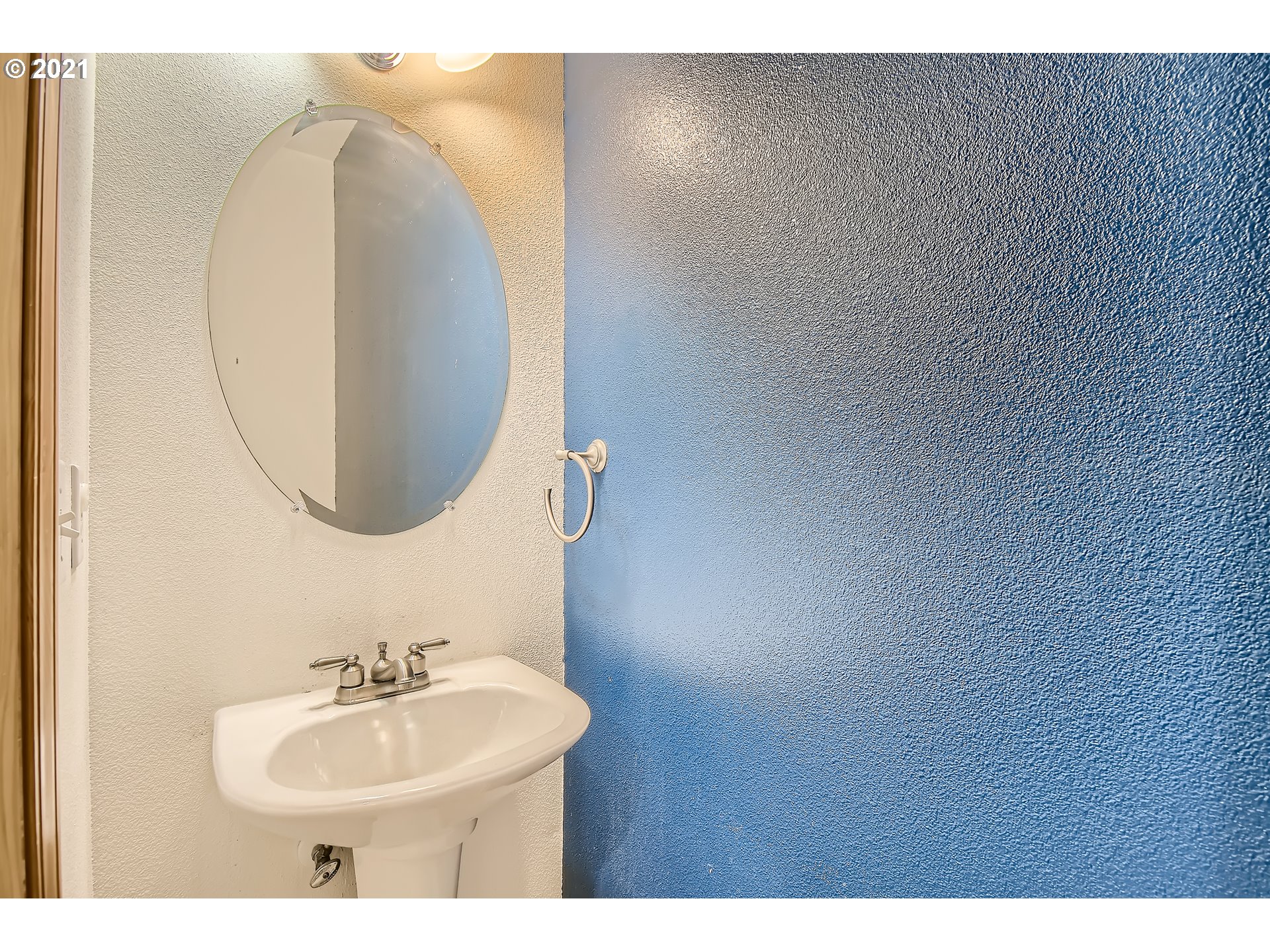 6105 Southwest Lesser Way Portland, OR 97219 - Photo 15 of 32 Gallery Image 15