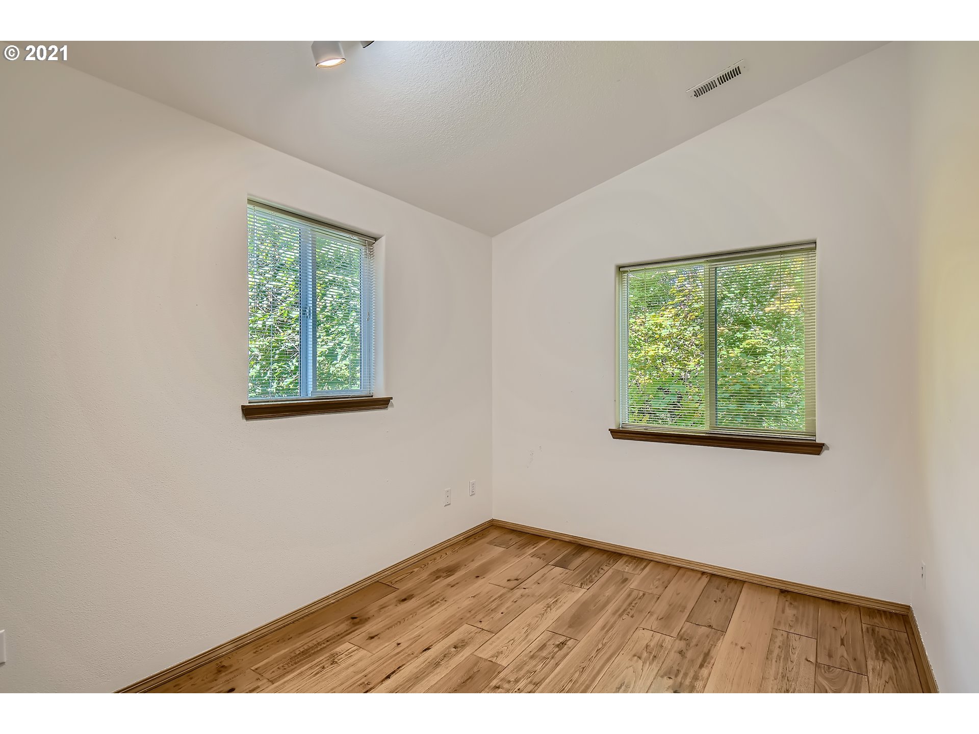 6105 Southwest Lesser Way Portland, OR 97219 - Photo 21 of 32 Gallery Image 21