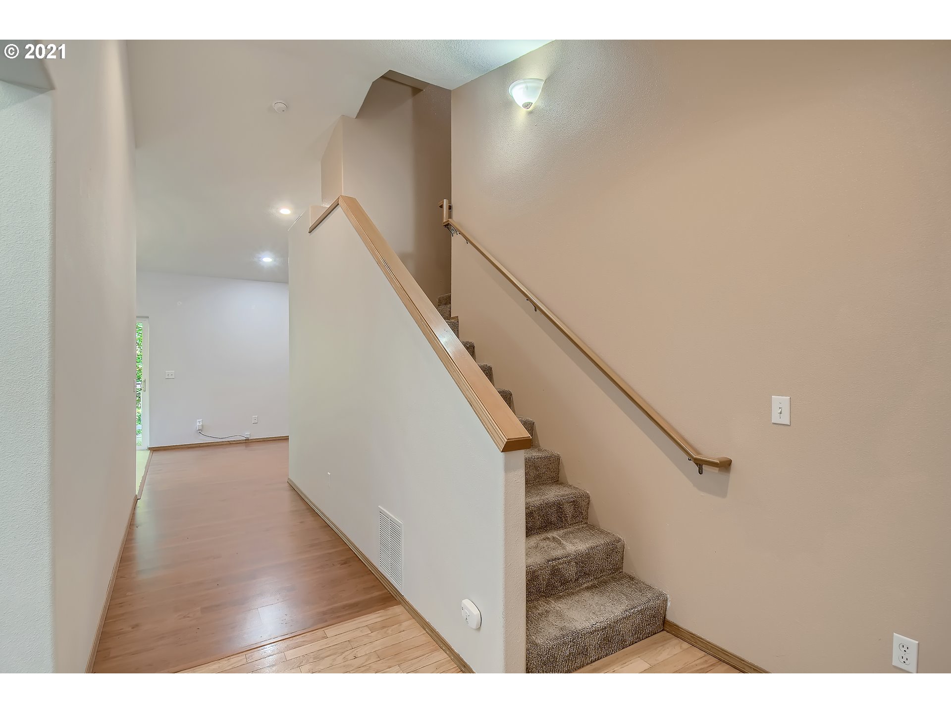 6105 Southwest Lesser Way Portland, OR 97219 - Photo 5 of 32 Gallery Image 5