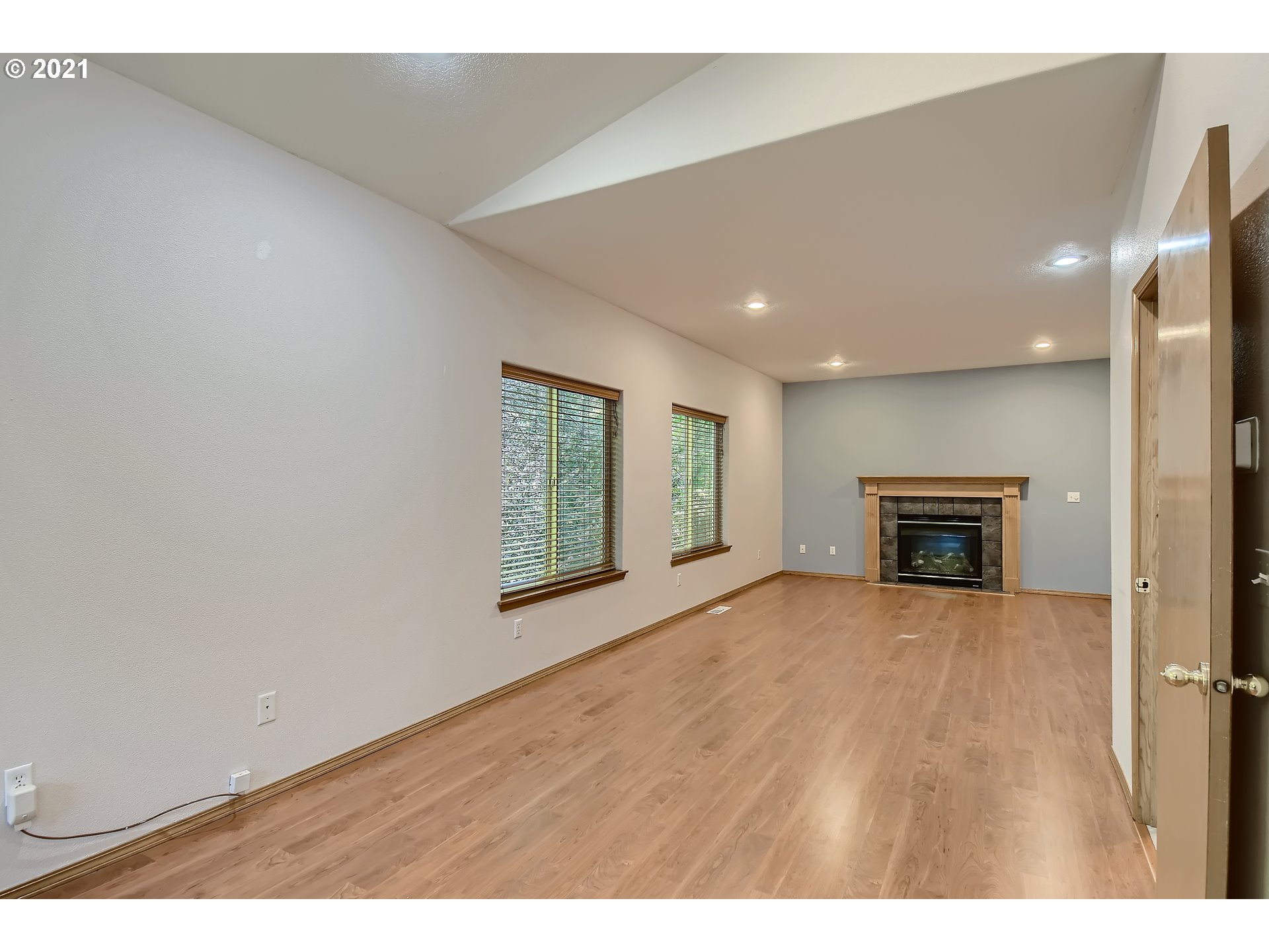 6105 Southwest Lesser Way Portland, OR 97219 - Photo 7 of 32 Gallery Image 7