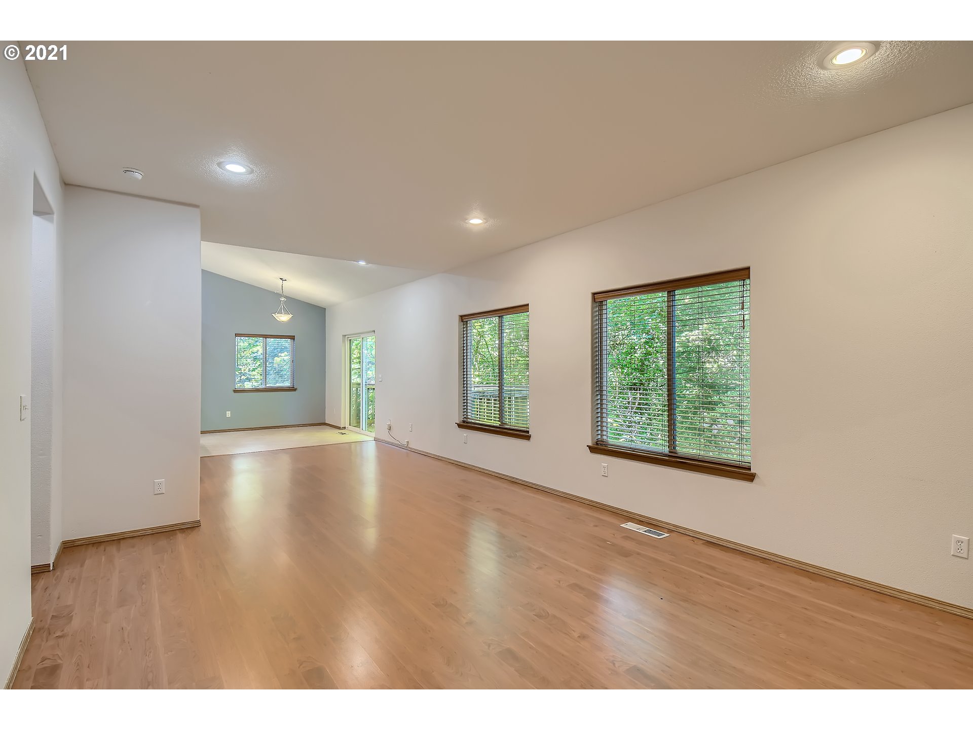 6105 Southwest Lesser Way Portland, OR 97219 - Photo 8 of 32 Gallery Image 8